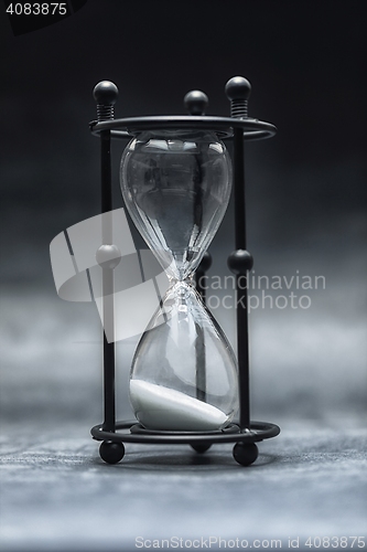 Image of Hourglass with white sand