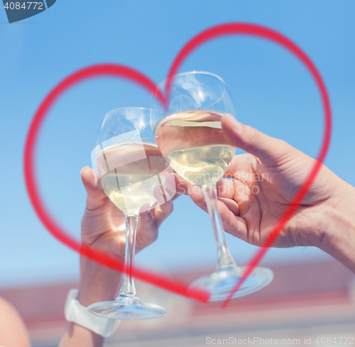 Image of couple drinking wine in cafe