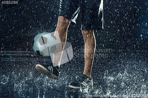 Image of Water drops around football player