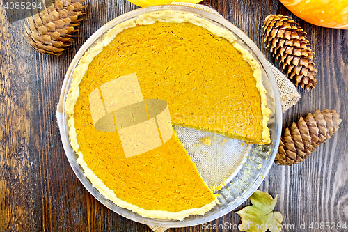 Image of Pie pumpkin in glass pan on table top