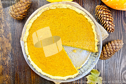 Image of Pie pumpkin in glass pan on table top