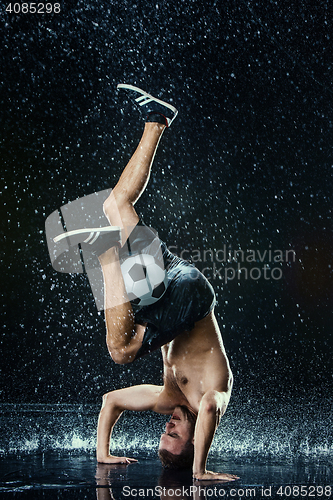 Image of Water drops around football player