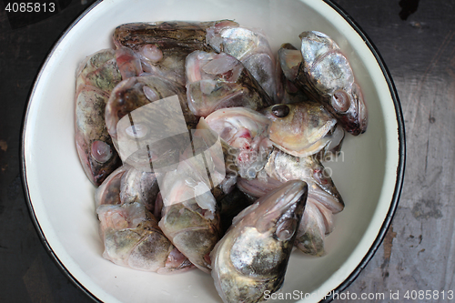 Image of bowl with fish head 