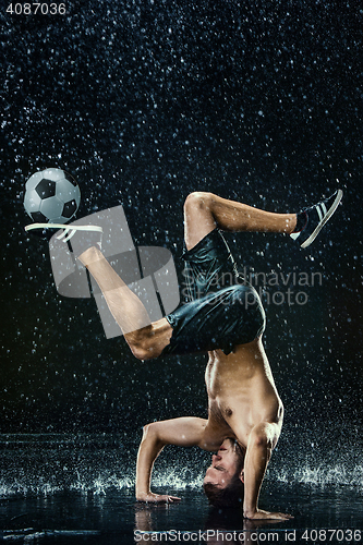 Image of Water drops around football player