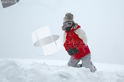 Image of Skier playing with snow