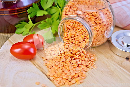 Image of Lentils red in glass jar with tomatoes on board
