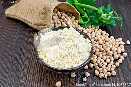 Image of Flour chickpeas in bowl with peas on board