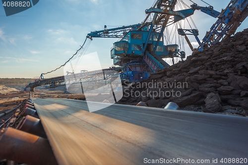 Image of Long conveyor belt transporting ore