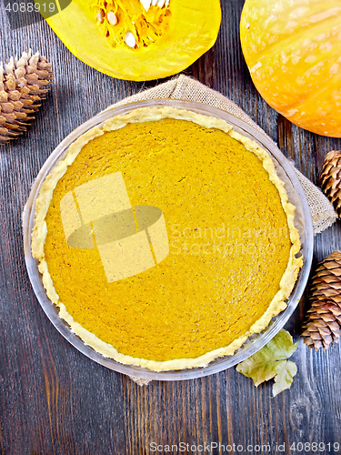 Image of Pie pumpkin in pan on table top