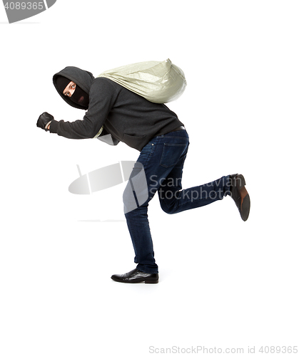 Image of Thief run away with bag