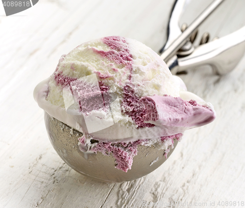 Image of vanilla and blueberry ice cream