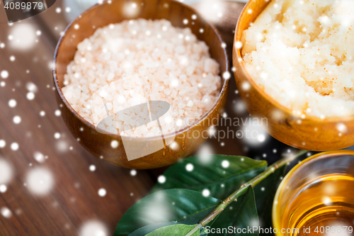 Image of close up of himalayan pink salt and body scrub