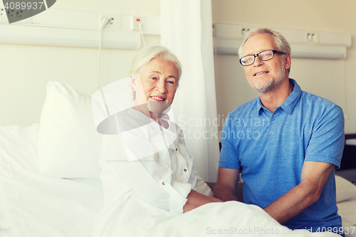 Image of senior couple meeting at hospital ward