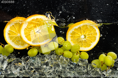 Image of Oranges, Water And Ice