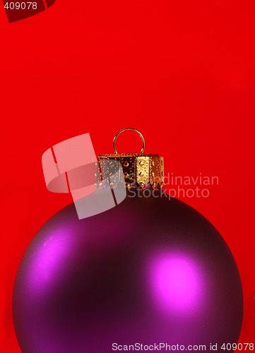 Image of extreme close-up of a xmas ornament