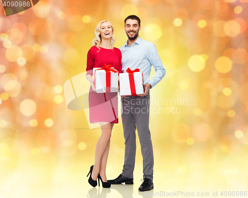 Image of happy couple with gift boxes