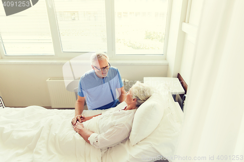 Image of senior couple meeting at hospital ward