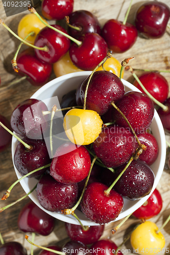 Image of juicy and ripe cherries.