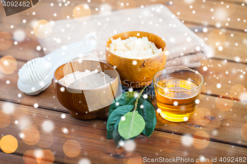 Image of himalayan pink, honey, body scrub and bath towel