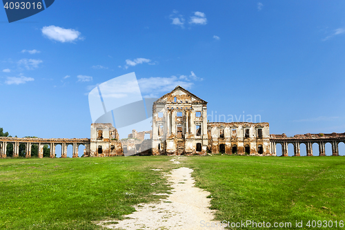 Image of the ruins of an ancient fortress