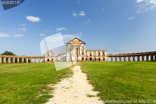 Image of the ruins of an ancient fortress