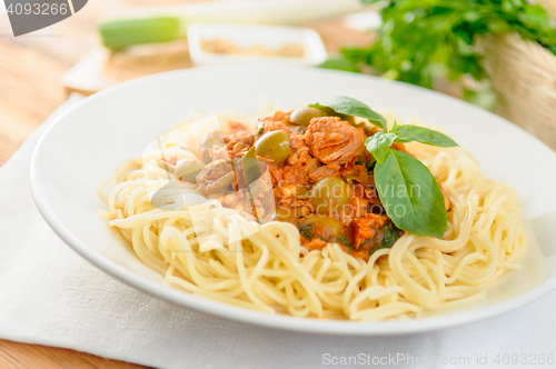 Image of pasta whith sauce on the plate