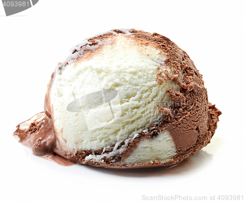 Image of vanilla and chocolate ice cream ball