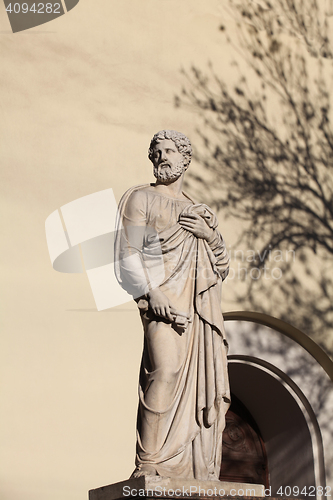 Image of  Apostle Peter with the keys of paradise sculpture