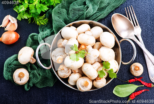 Image of raw mushrooms