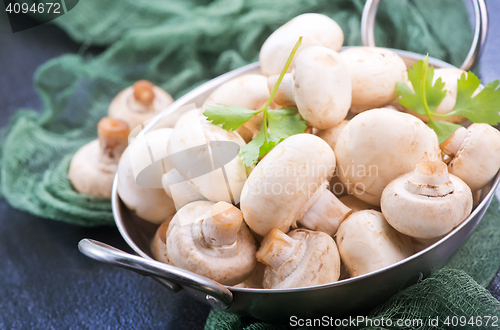 Image of raw mushrooms