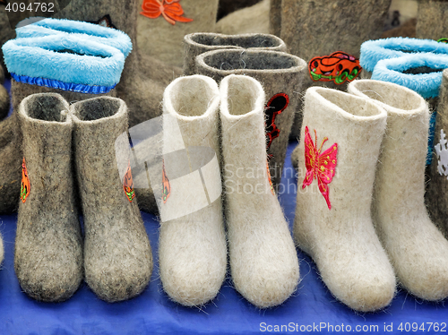 Image of Warm shoes for children made of felt (boots)