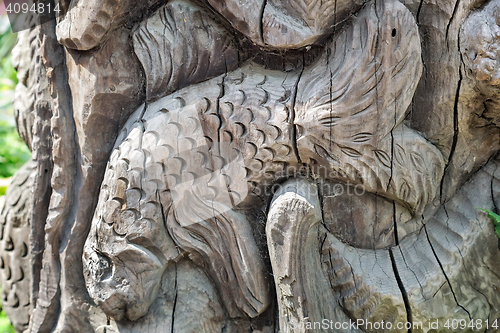 Image of The figure of a fish carved on the tree trunk.