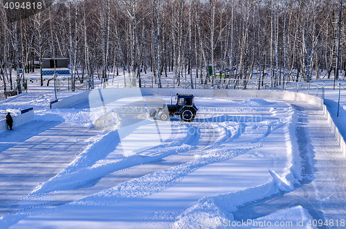 Image of Removing snow from the pitch