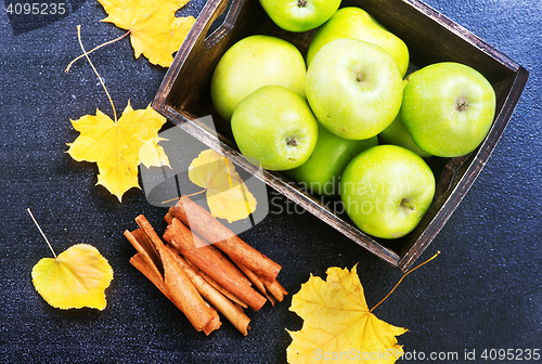 Image of apples and cinnamon