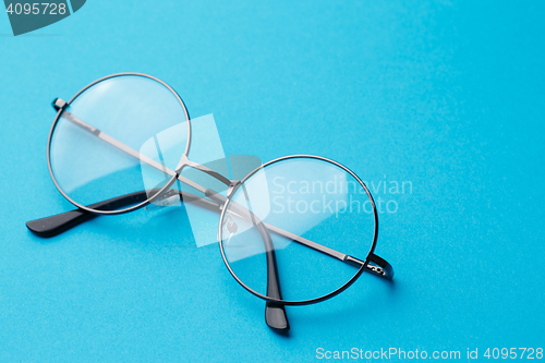 Image of Round spectacles with transparent lenses
