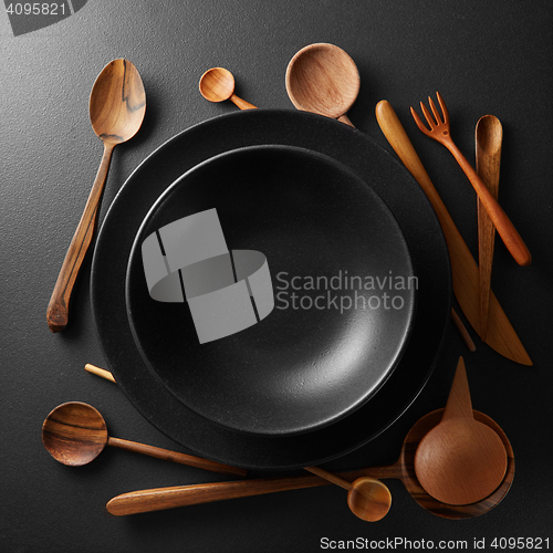 Image of plates and wooden cutlery