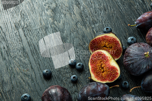 Image of sliced figs and ripe berries
