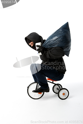 Image of Burglar goes to small bike