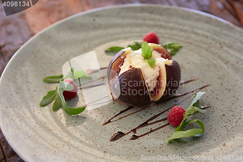 Image of Fig, Goat cheese and rocket salad