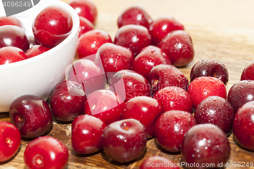 Image of maroon ripe cherries
