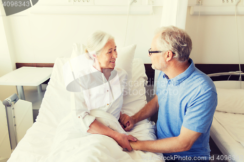 Image of senior couple meeting at hospital ward