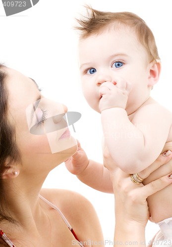 Image of blue-eyed baby in mother hands