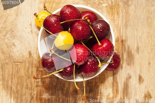 Image of maroon ripe cherries