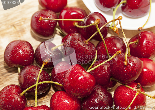 Image of juicy and ripe cherries.