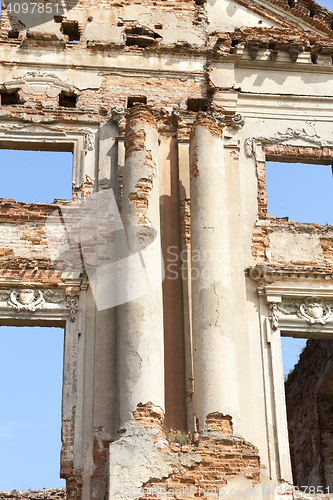 Image of the ruins of an ancient fortress