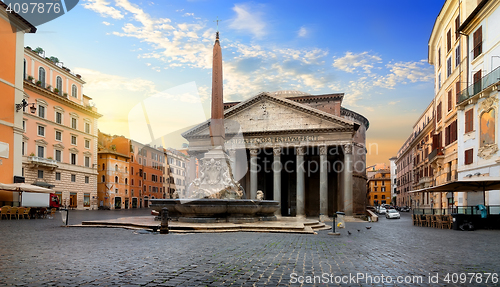 Image of Pantheon and fountain