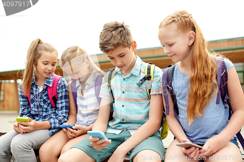 Image of elementary school students with smartphones