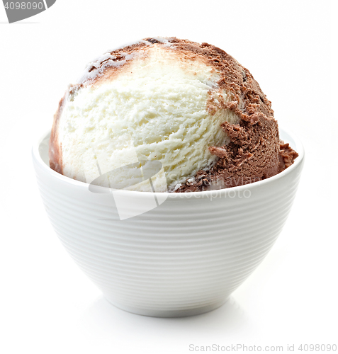 Image of vanilla and chocolate ball in white bowl