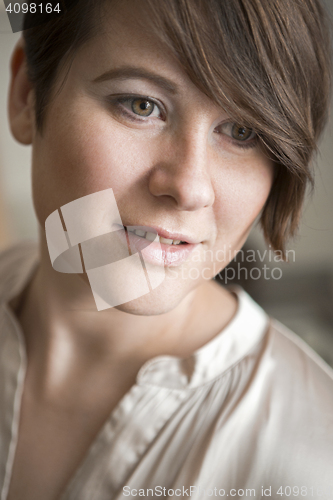 Image of Indoor portrait of natural woman