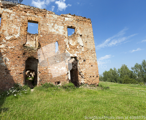 Image of the ruins of an ancient fortress